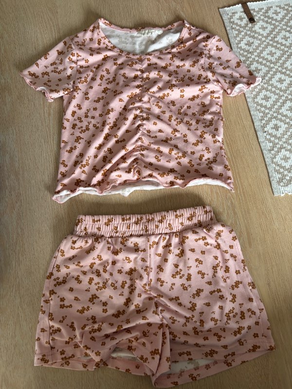 Rosa topp + shorts