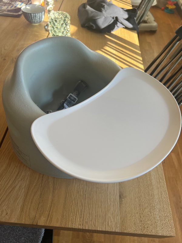 Bumbostol med bricka