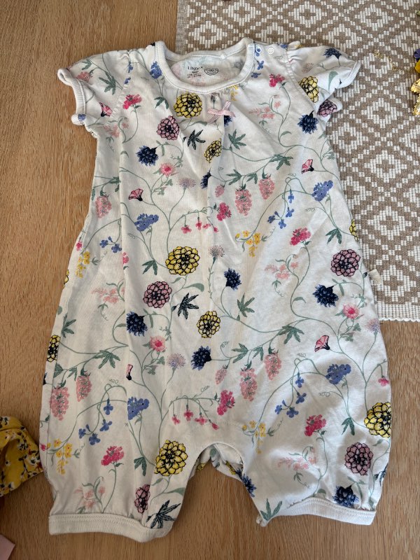 Pyjamas romper blommor