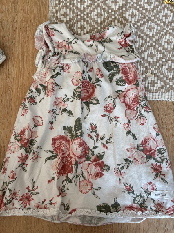 Newbie klänning rosor