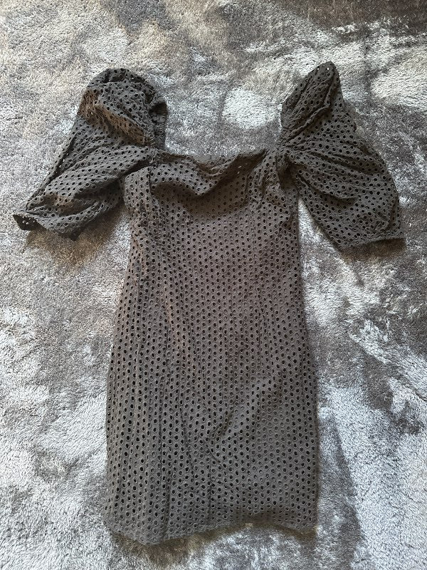 Svart klänning med puffärm H&M