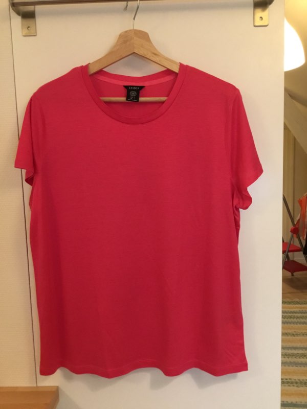 Cerisefärgad t-shirt