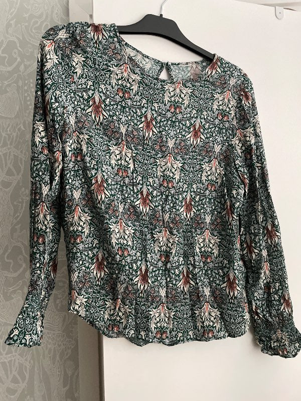 Blus grönblommig