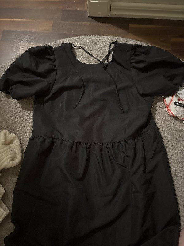Svart klänning (ny)