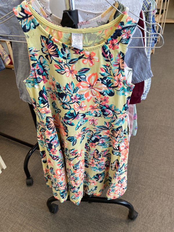 Grön blommig klänning