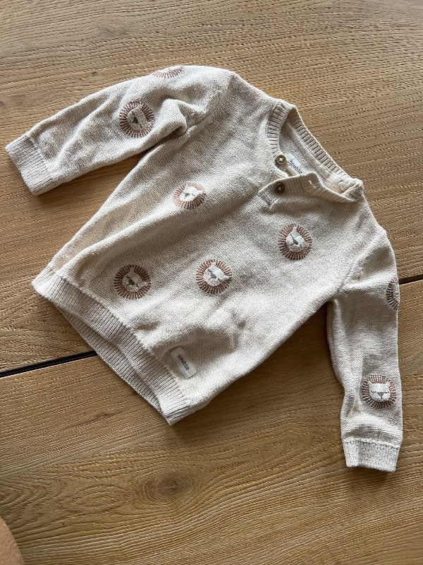 Stickad tröja med lejon