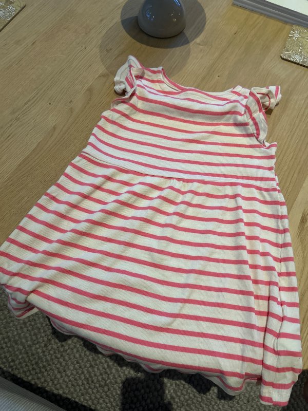 Rosa randig klänning