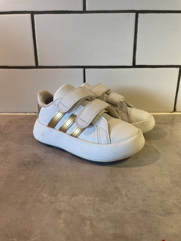 Addidas skor ”bubbly”