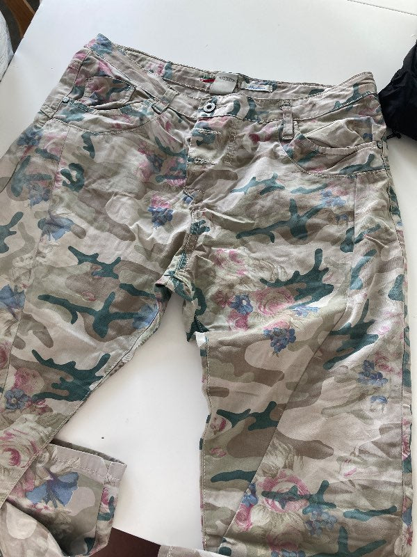 Byxor militär blommig