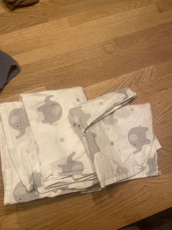 Spjälsäng lakan med elefanter