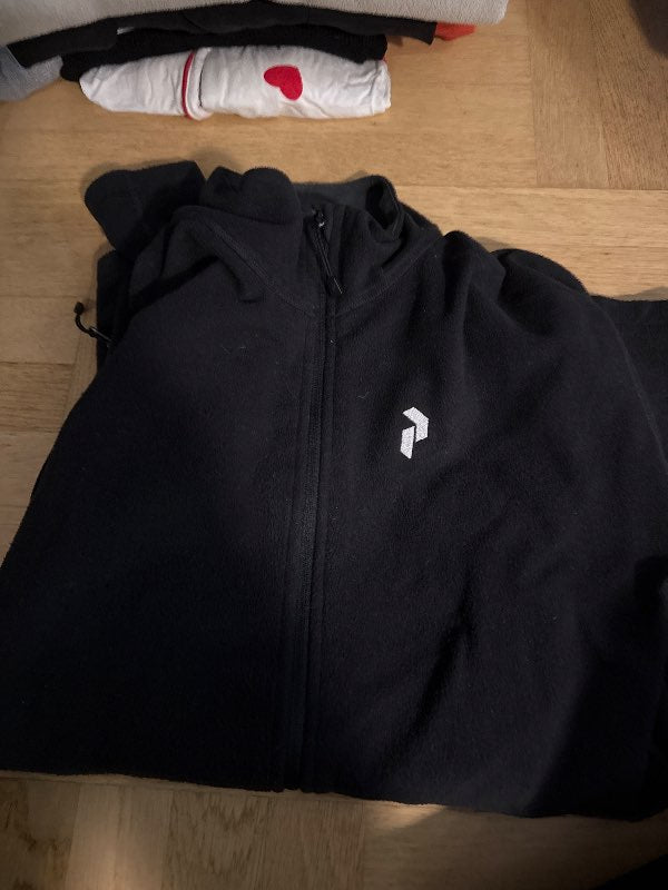 Peak fleece