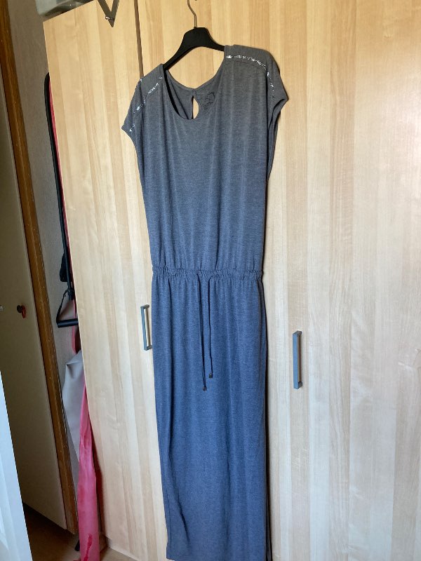 Lång klänning grå