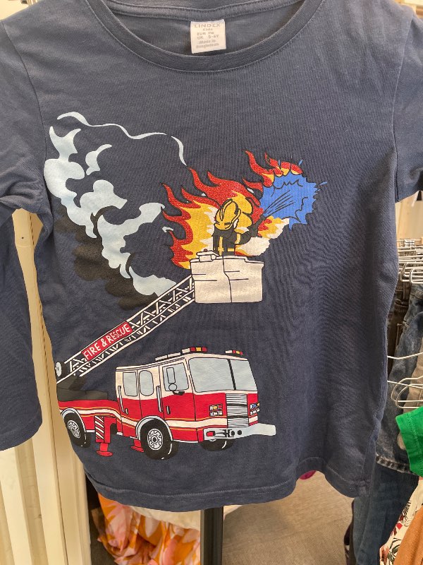 Lindex brandbil tröja