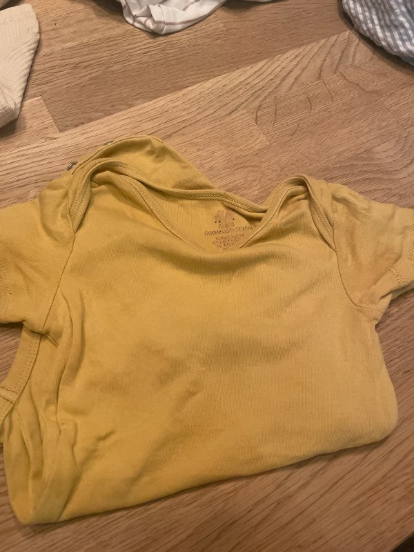 Gul Kortarmad body 80