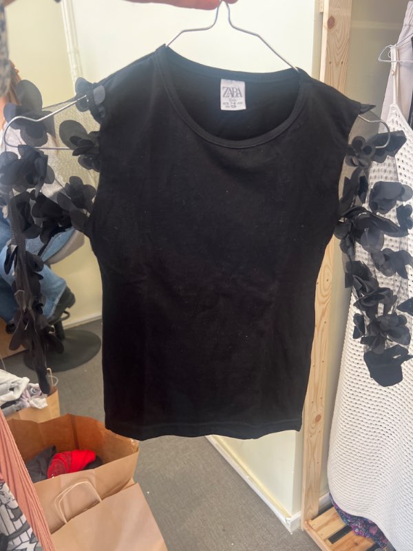 Zara tröja svart blommor ärm