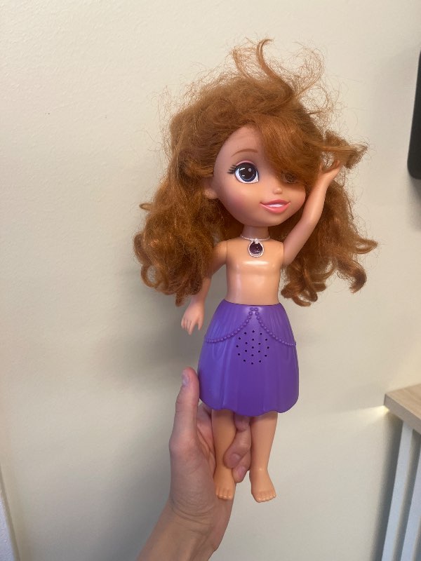 Docka med orange hår