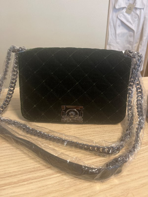 Mörkgrön sammet handväska