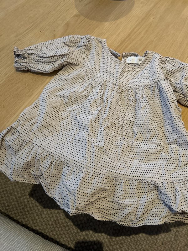 Klänning med prickar