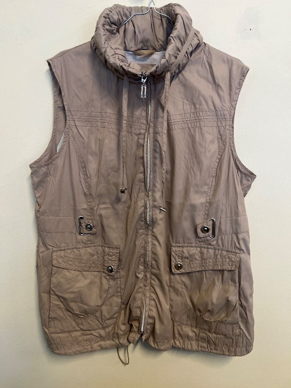 Beige vest