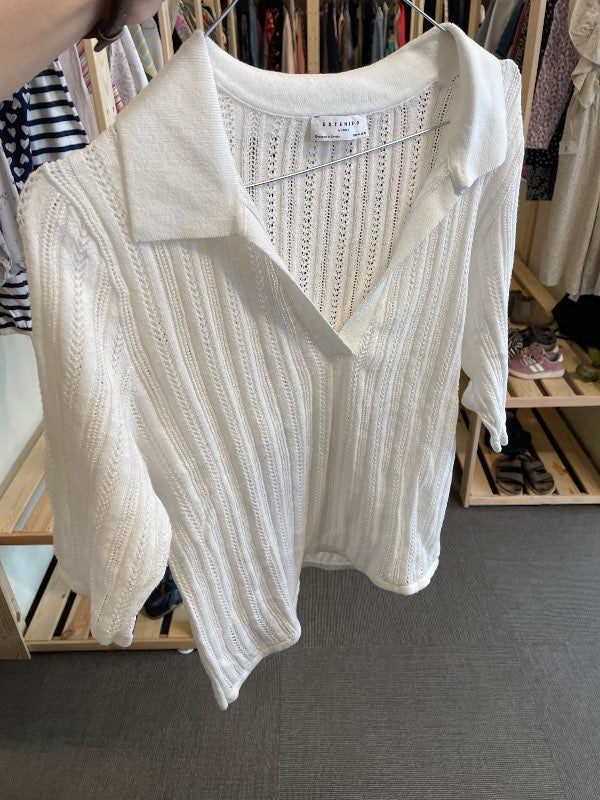 Extended vit  ätop med krage