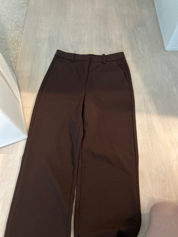 Vero Moda - kostymbyxor brun