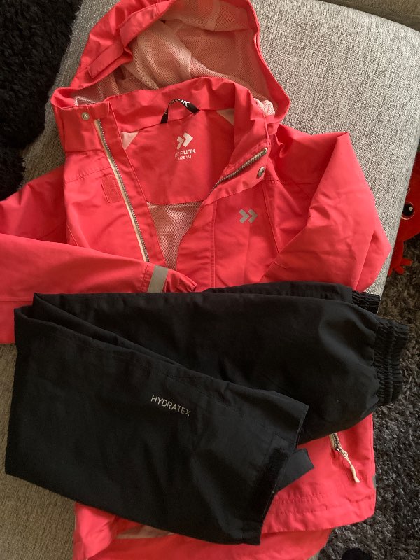 Jacka och överdragsbyxor