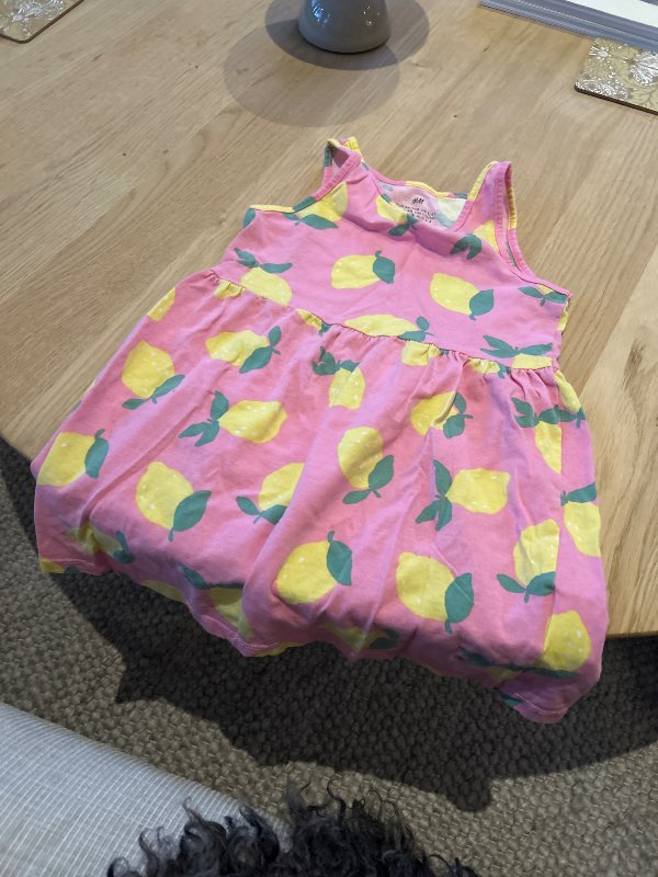 Klänning med citroner