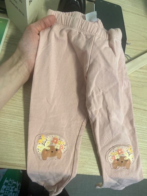 Rosa byxor med igelkott