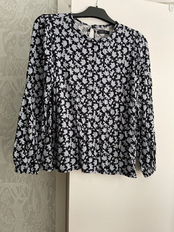 Blus blåbllommig