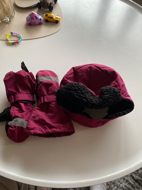 Nordbjörn mössa+vantar cerise