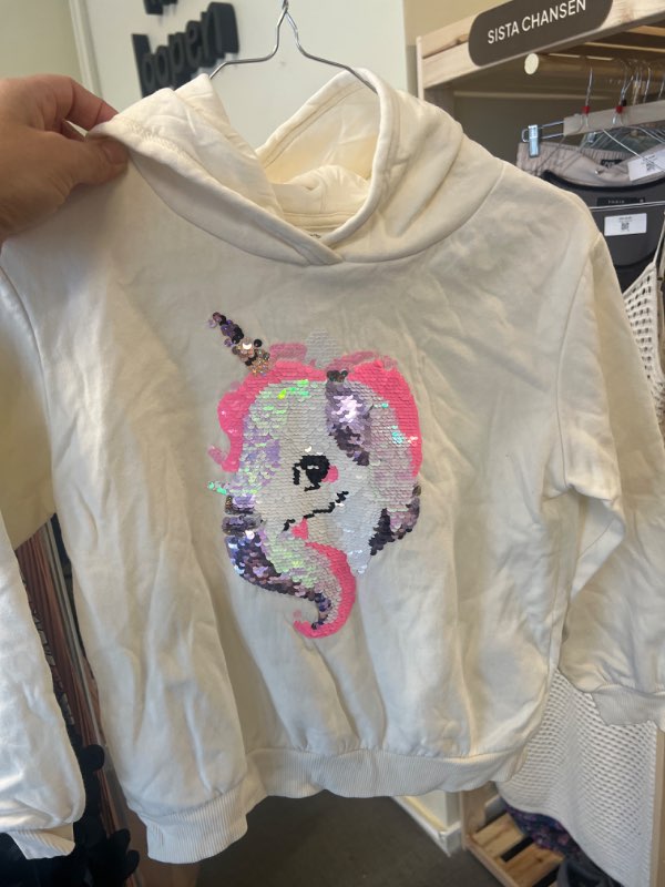 Vit luvtröja enhörning