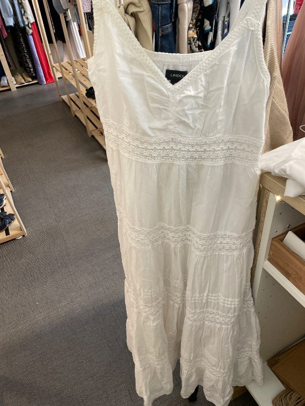 Vit klänning Lindex