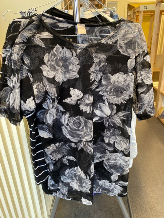 Blommig mesh