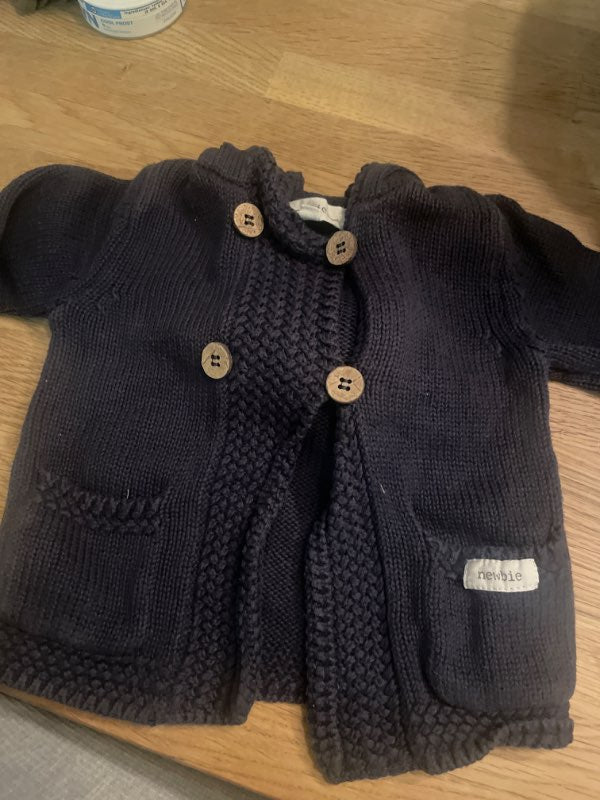 Stickad kofta Newbie 68