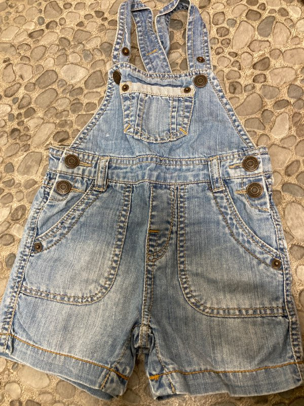 Hängselshorts från Zara