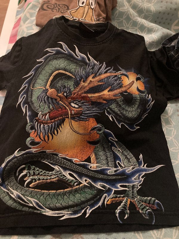 T-shirt dragon
