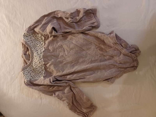 Body petite lila vit spets